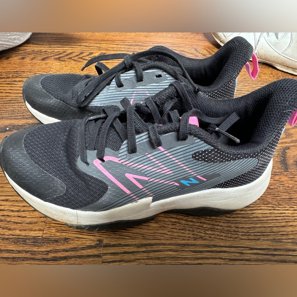 New balance girls sneaker
